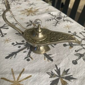 Genie Lamp: Embossed Aladdin Lamp